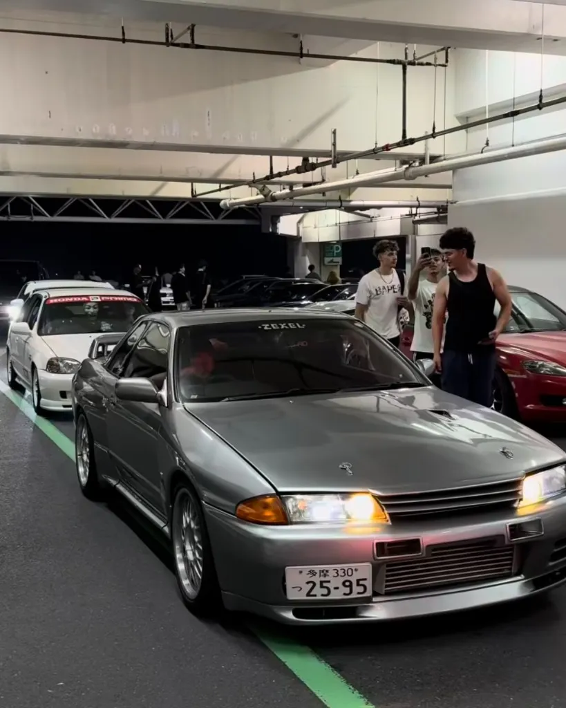Nissan Skyline R34 GTR at Umihotaru PA floating parking area in Tokyo Bay