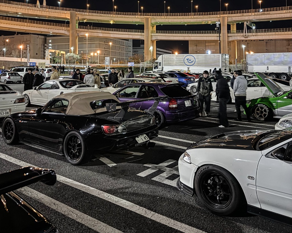Kanjozoku street racing culture on the highway