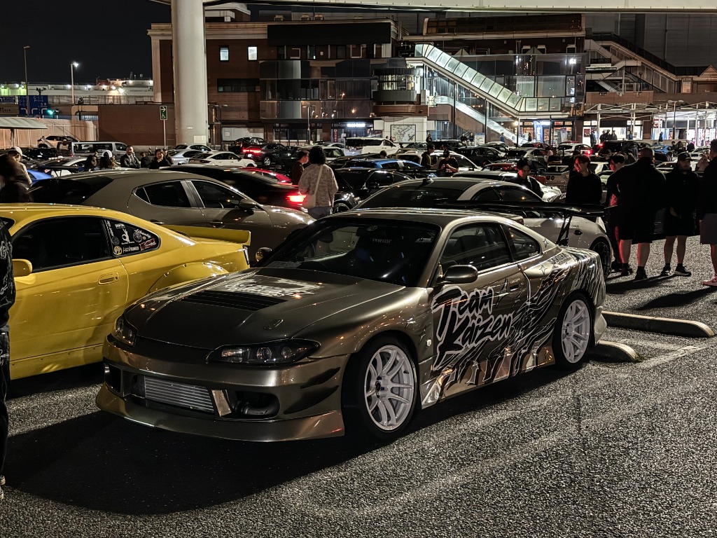 Drift cars lined up at Daikoku PA