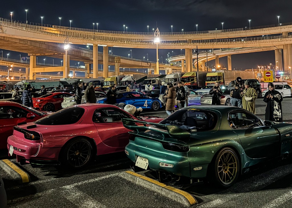 VIP style and lowriders at Daikoku PA