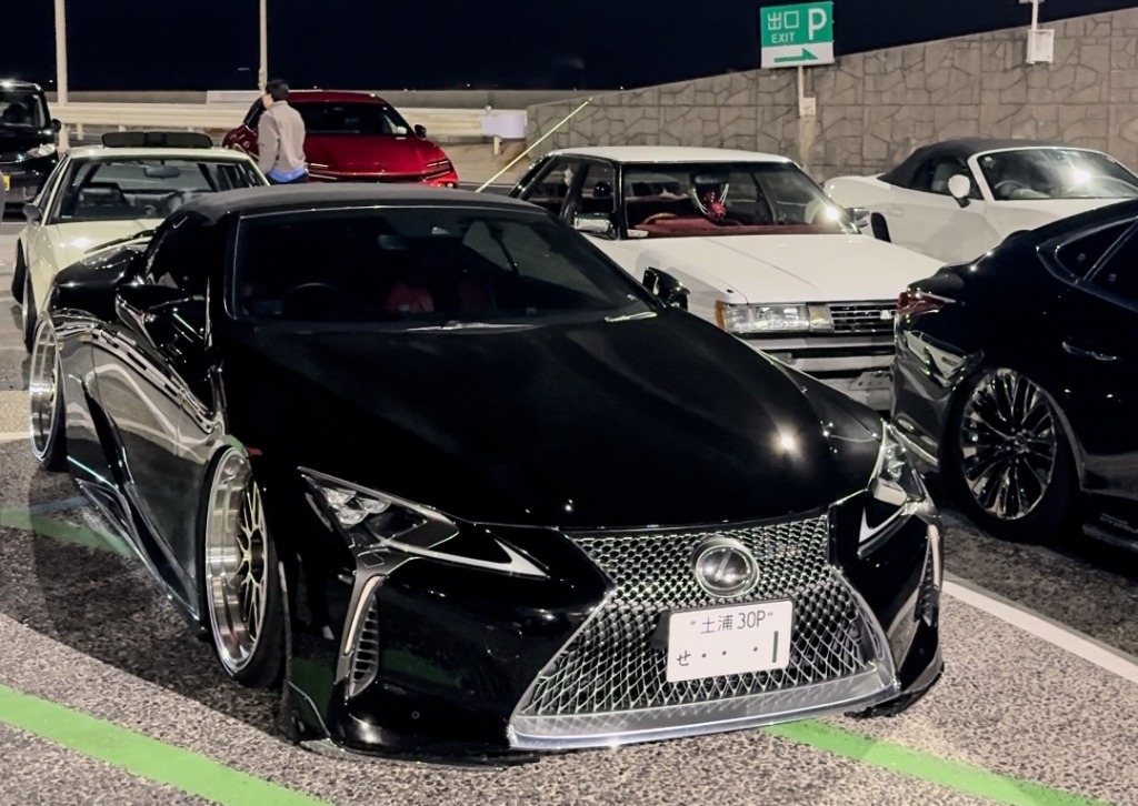 Modified Mazda RX-7 and Nissan Skyline at Umihotaru PA