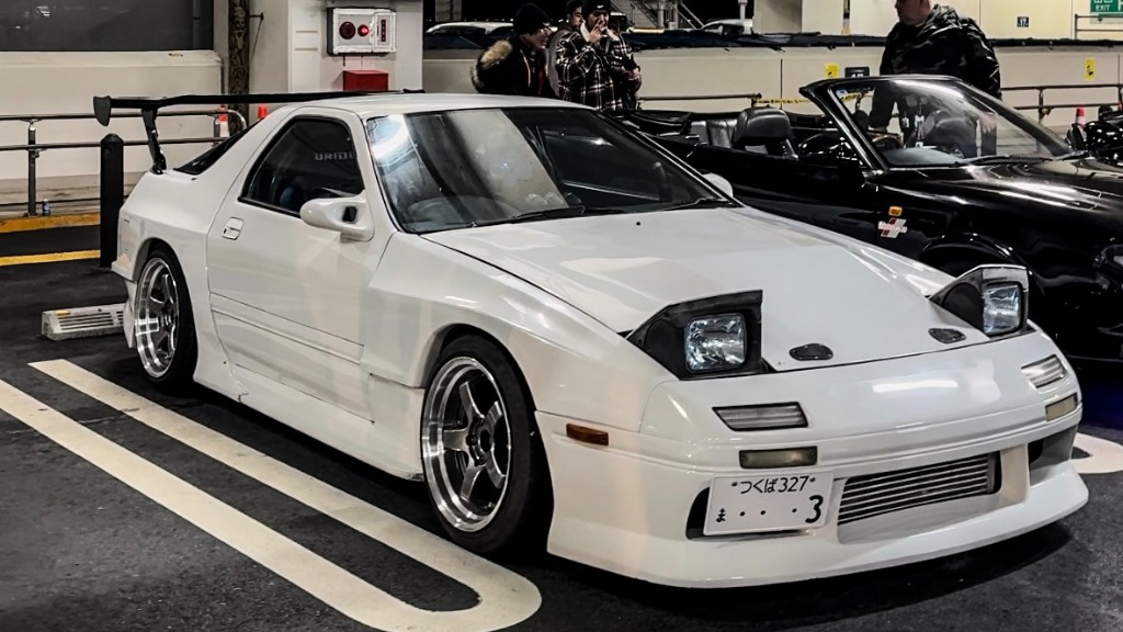 White Toyota Supra arriving at Umihotaru PA