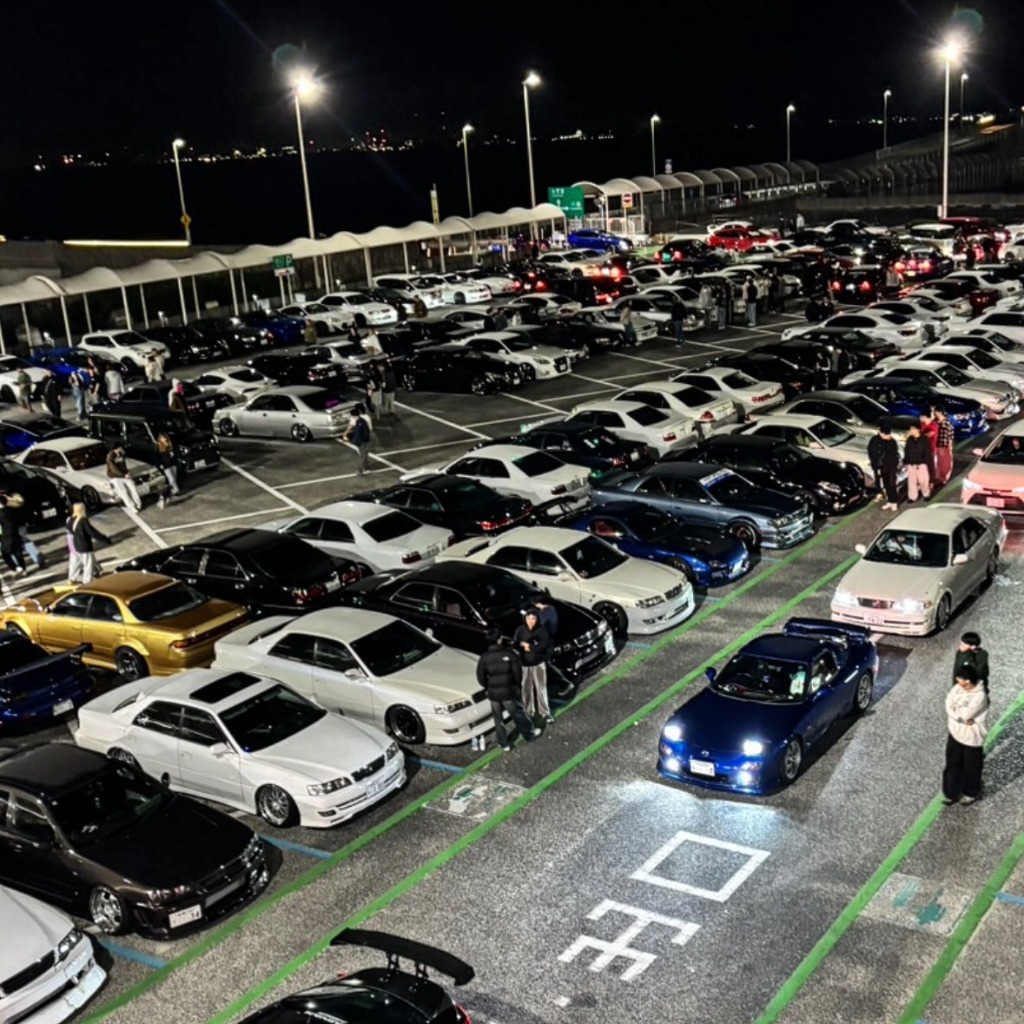 Wide view of cars parked at Umihotaru PA