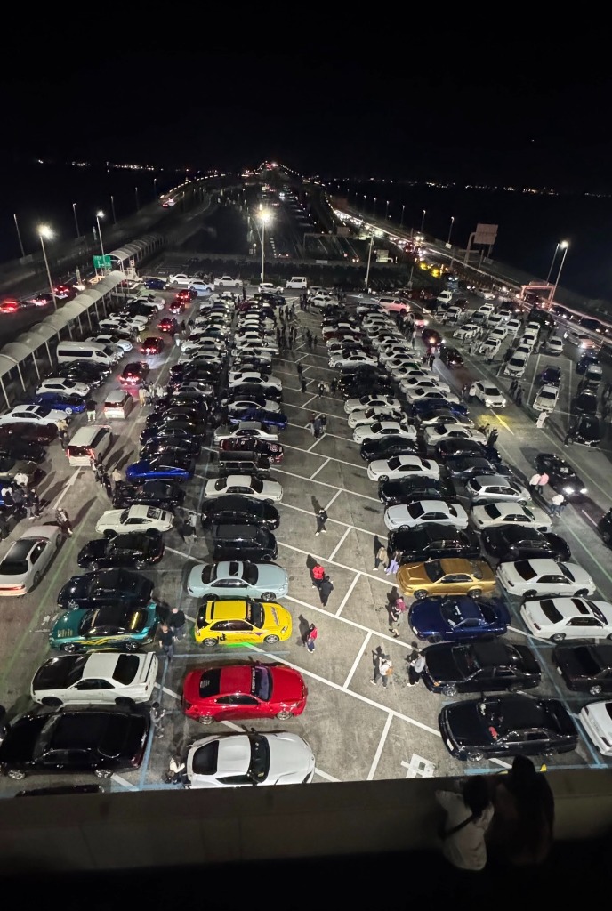 Overhead view of Umihotaru PA parking lot at night